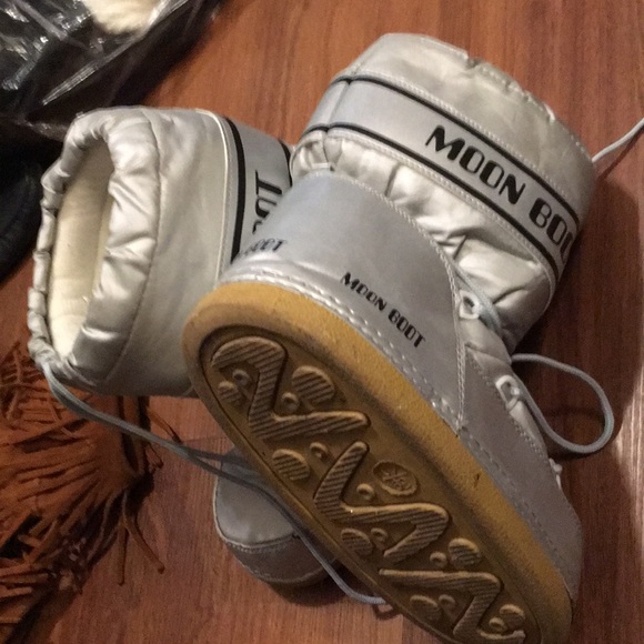 Moonboots - Picture 2 of 2